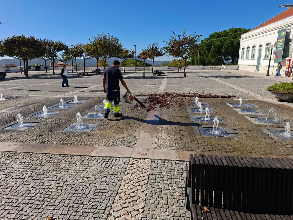 Não paramos. Dia de bom sol. Operacionais em destaque. Serviço público. Dedicação a Palmela. #juntaemmovimento…