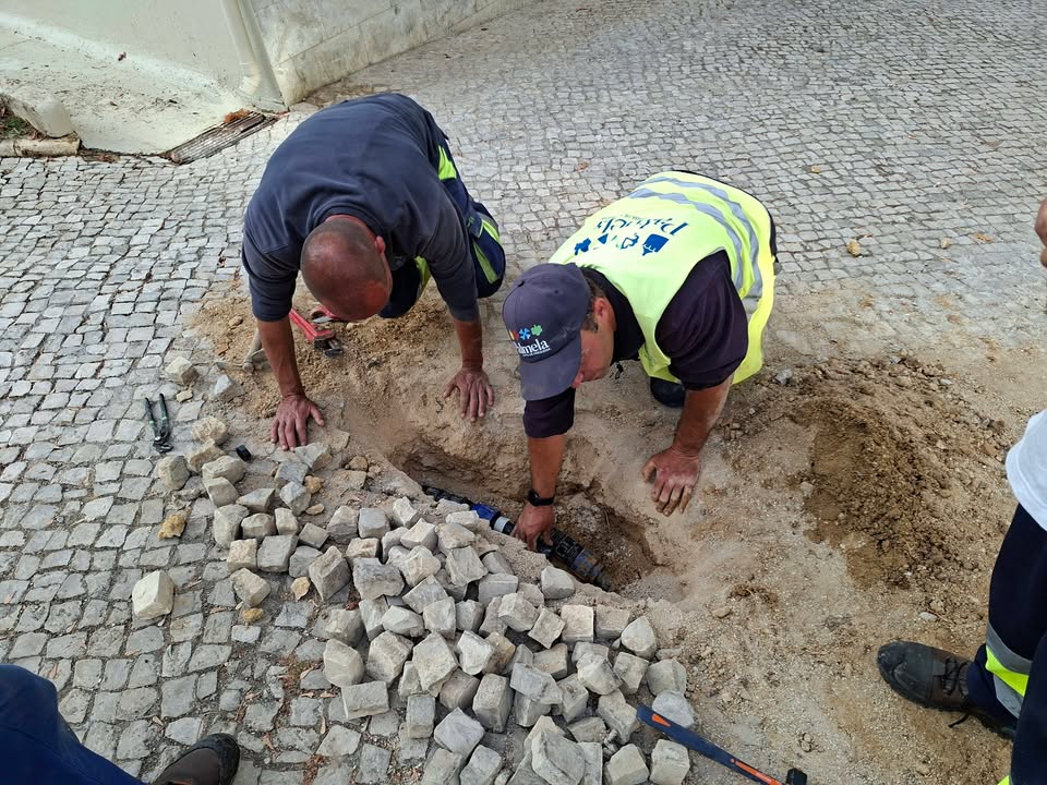 Não paramos. Diversas intervenções das equipas operacionais ao serviço e dedicadas a Palmela. #juntaemmovimento #dedicação…